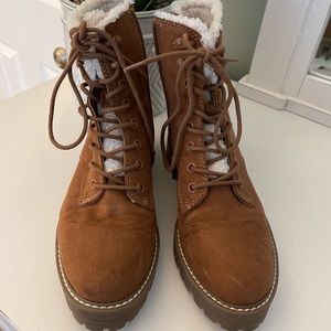 Brown boots- hardly worn!